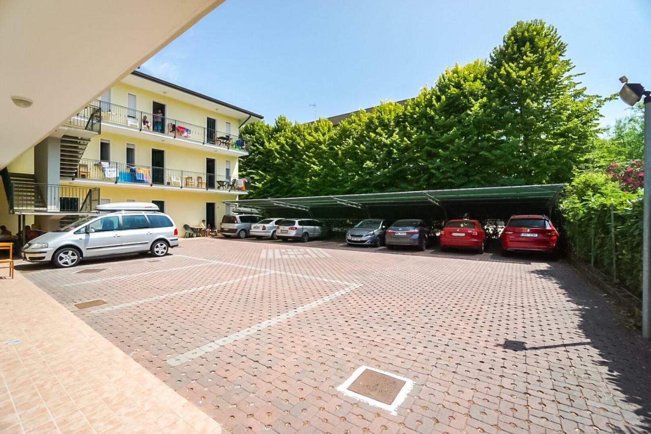 Condominio Brionetta Bibione Exteriör bild